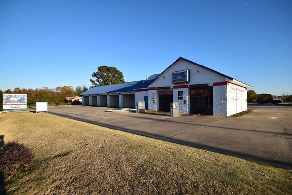 Wet Willy's Car Wash: 3905 Prince St., Conway, AR 72034